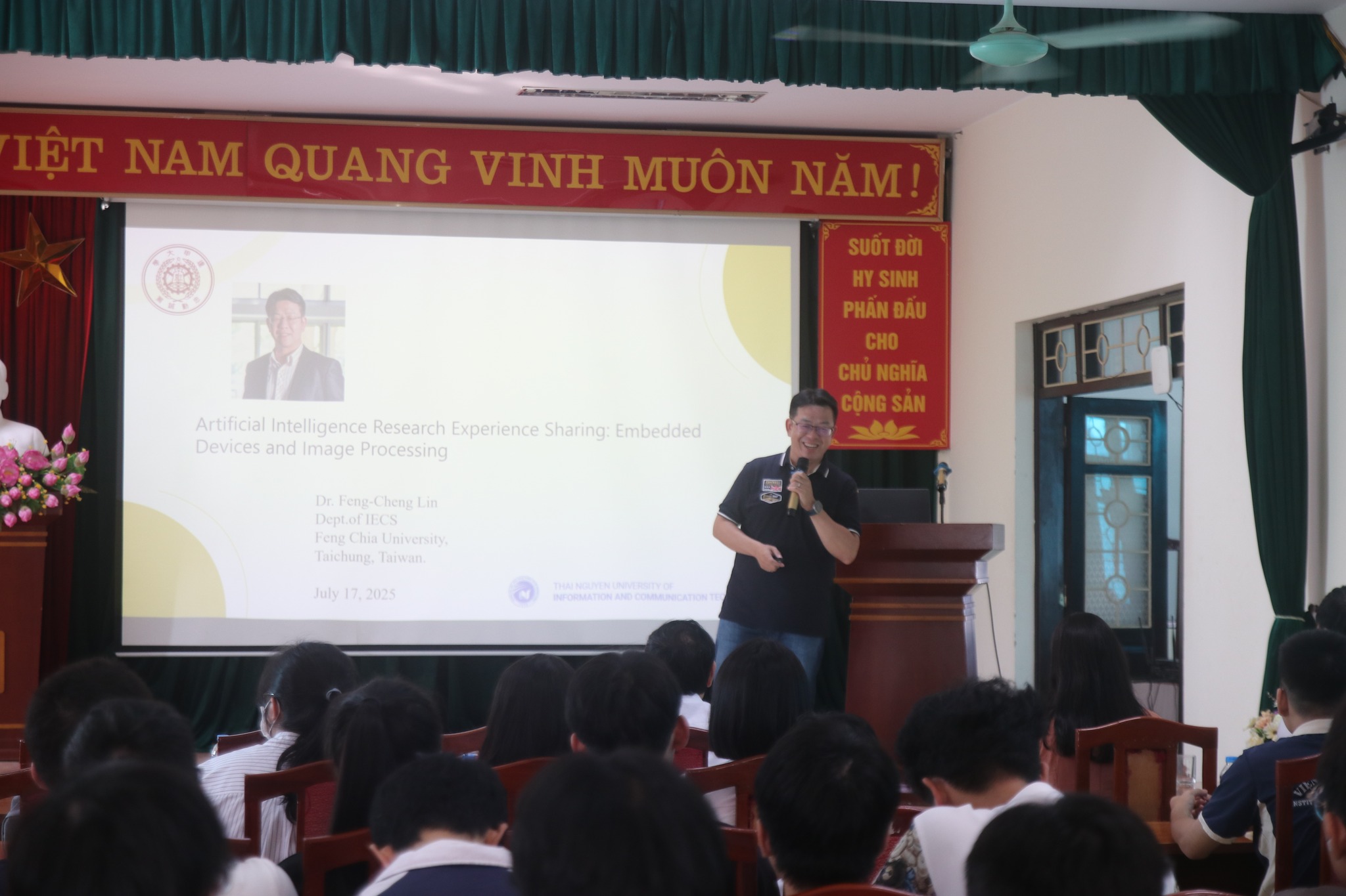 Dr. Feng Cheng Lin passionately shares strategies for optimizing AI models