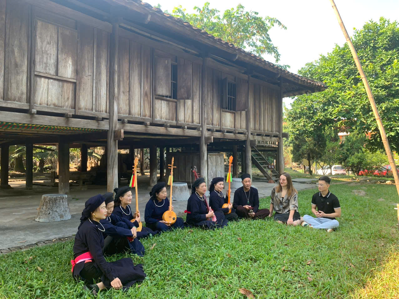 Then music performance at Thai Nguyen Radio and Television