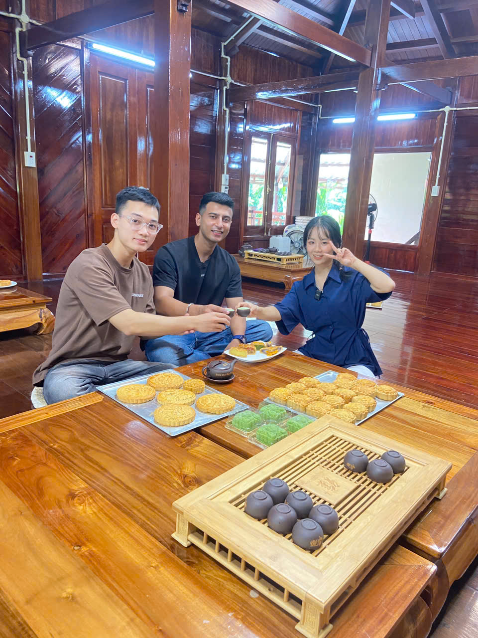 Enjoying tea and making mooncakes